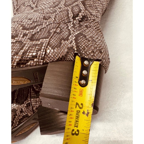 Born Womens Audrina Color: Brown Snake Print Style Boots￼‎ F70257 Size 7 Boots - Picture 7 of 10
